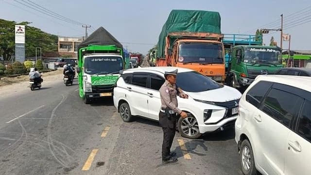 total_10_orang_meninggal_dunia_dalam_kecelakaan_beruntun_di_indramayu_