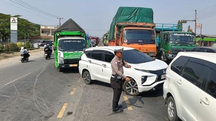 total_10_orang_meninggal_dunia_dalam_kecelakaan_beruntun_di_indramayu_