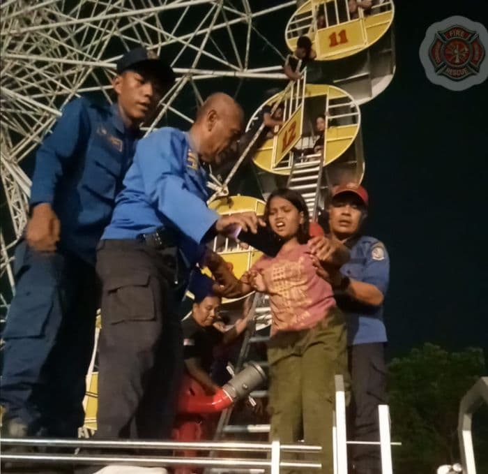 wahana_bianglala_mati_mendadak_di_laut_dendang_30_orang_terjebak