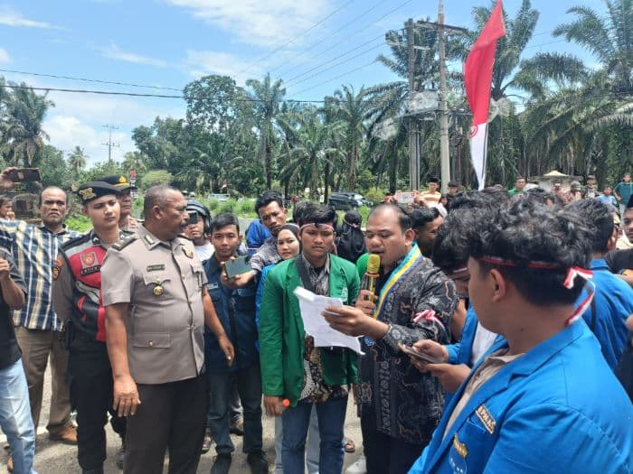 puluhan_mahasiswa_desak_polres_palas_tuntaskan_kasus_penganiayaan_anak