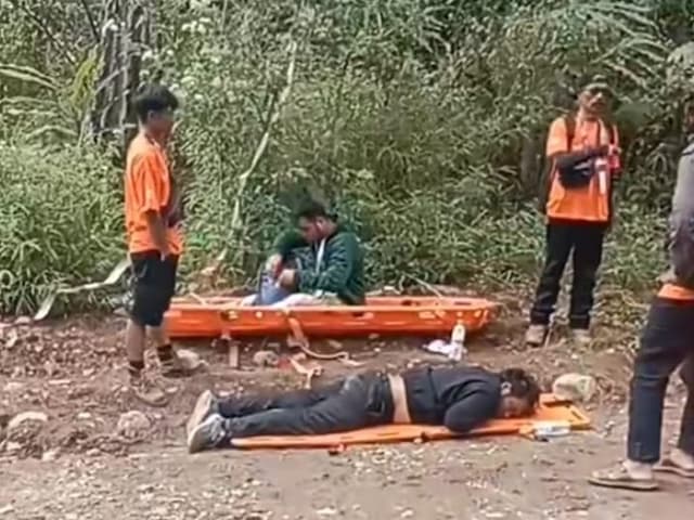puluhan_warga_sidamanik_diduga_keracunan_saat_bertugas_di_aprc_dan_sumut_rally_2025