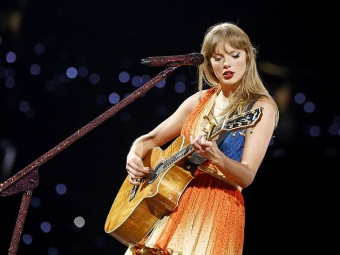 taylor_swift_isyaratkan_album_studio_ke12_bertema_oranye_sabrina_carpenter_ikut_terlibat