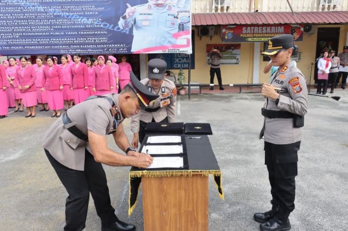 lima_perwira_polres_pematangsiantar_dimutasi_ini_pesan_kapolres