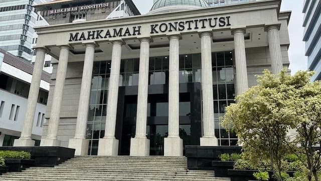 mk_hapus_pasal_237_huruf_c_kuhp_soal_penggunaan_garuda_pancasila
