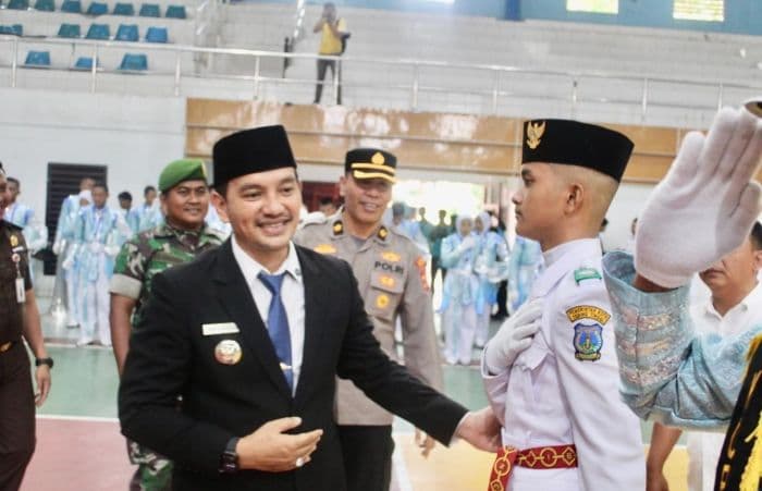 paskibraka_dan_korps_musik_tebing_tinggi_dikukuhkan_wali_kota_berikan_yang_terbaik_
