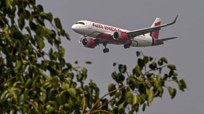 pesawat_air_india_tibatiba_turun_300_kaki_pilot_positif_ganja_