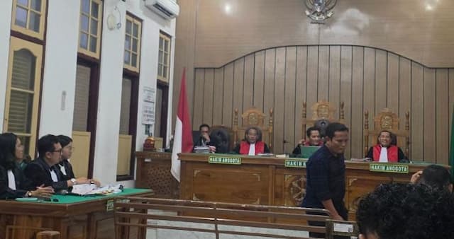 saksi_tak_tahu_mekanisme_perubahan_bansos_pena_samosir_dari_uang_jadi_barang