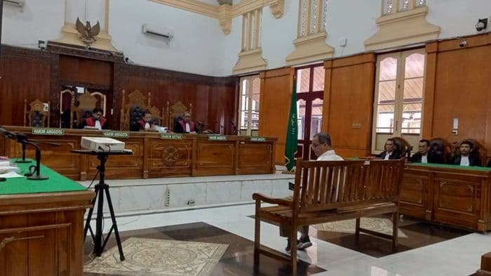 sidang_tuntutan_empat_terdakwa_korupsi_penjualan_aluminium_inalum_ditunda