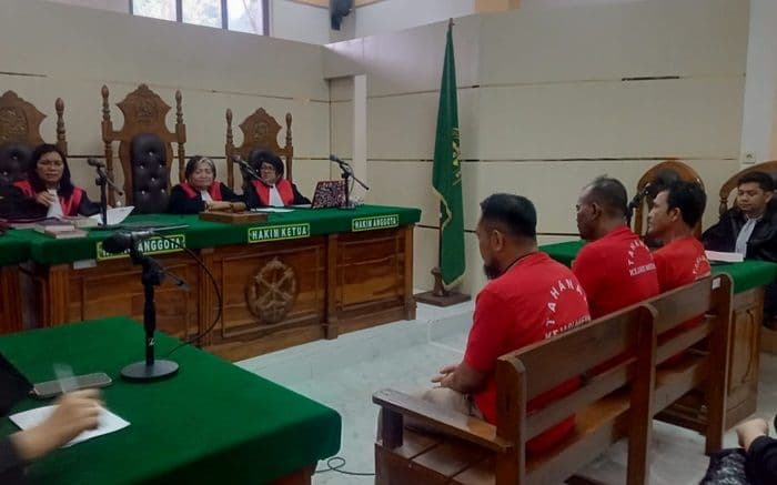 tiga_terdakwa_perdagangan_15_kg_sisik_tenggiling_dituntut_15_tahun_penjara