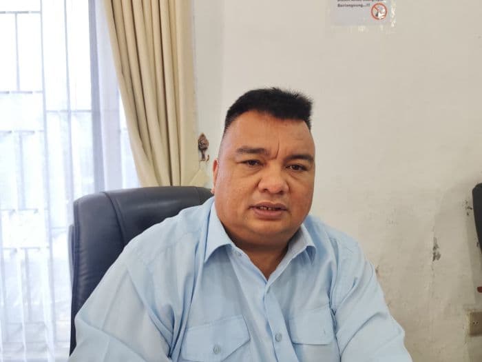 trotoar_dikuasai_pkl_robin_manurung_desak_satpol_pp_pematangsiantar_bertindak