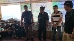 delapan_pria_diamankan_polisi_saat_penggerebekan_lapak_narkoba_di_kabanjahe