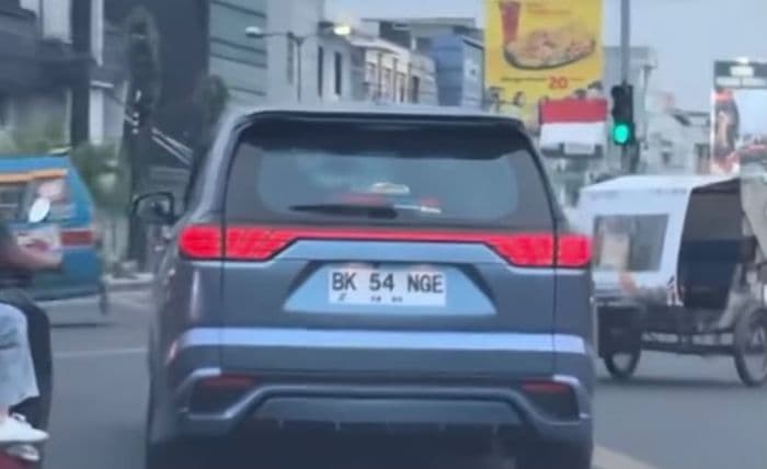 viral_pelat_bk_54_nge_di_medan_polisi_sudah_diberi_sanksi