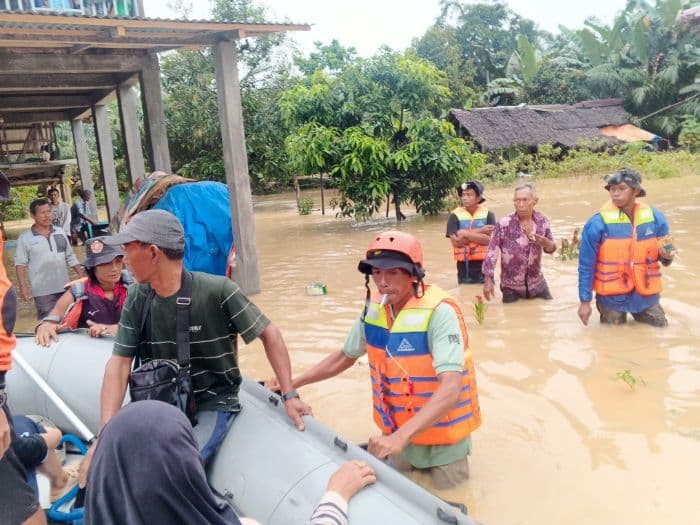 banjir_langkat_rendam_tiga_kecamatan_ribuan_warga_mengungsi