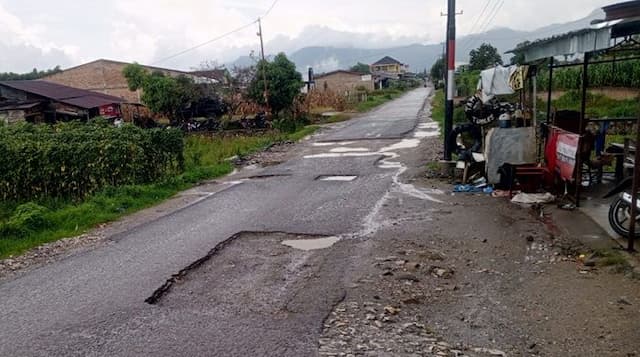 jalan_rusak_di_patane_iv_toba_segera_ditambal_putr_lakukan_pemetaan