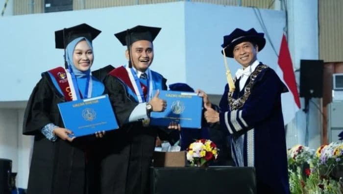 kisah_inspiratif_pasutri_di_its_kuliah_s1_hingga_s3_bersama_dan_raih_gelar_doktor