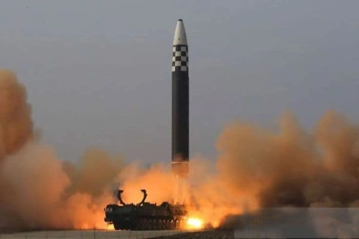 provokasi_lagi_korut_luncurkan_2_rudal_balistik_ke_laut_jepang_tokyo_siaga_