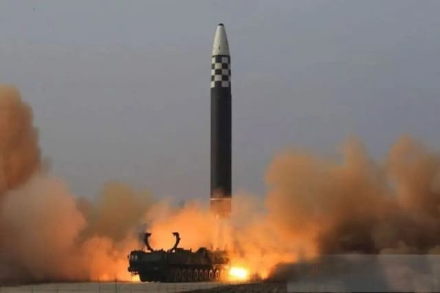provokasi_lagi_korut_luncurkan_2_rudal_balistik_ke_laut_jepang_tokyo_siaga_