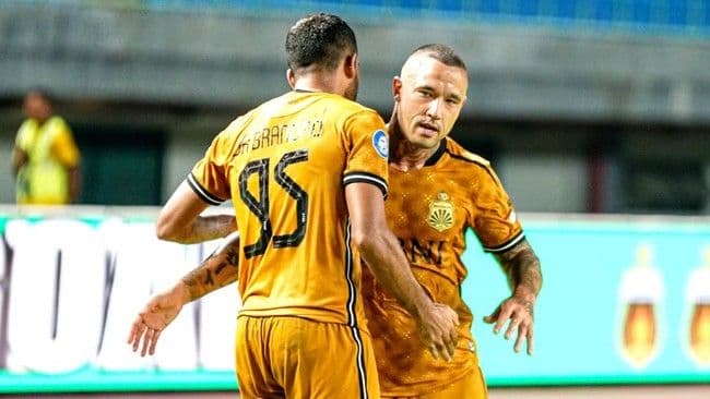 radja_nainggolan_bukabukaan_soal_gaji_di_bhayangkara_fc_capai_rp6_miliar_
