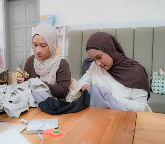 reka_project_ajak_masyarakat_sulap_pakaian_bekas_jadi_barang_bernilai_guna