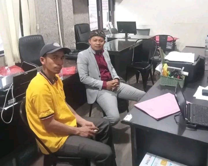 romanto_nadeak_laporkan_dugaan_kekerasan_polres_samosir_ke_propam