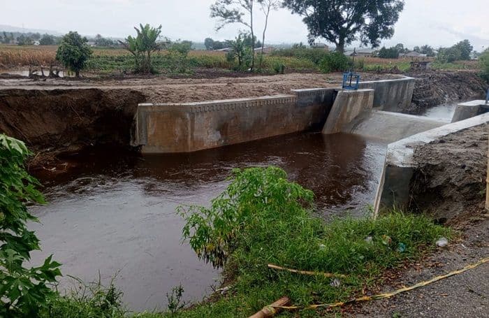 tanggul_sungai_di_patane_iv_toba_rawan_jebol_putr_siapkan_alat_berat