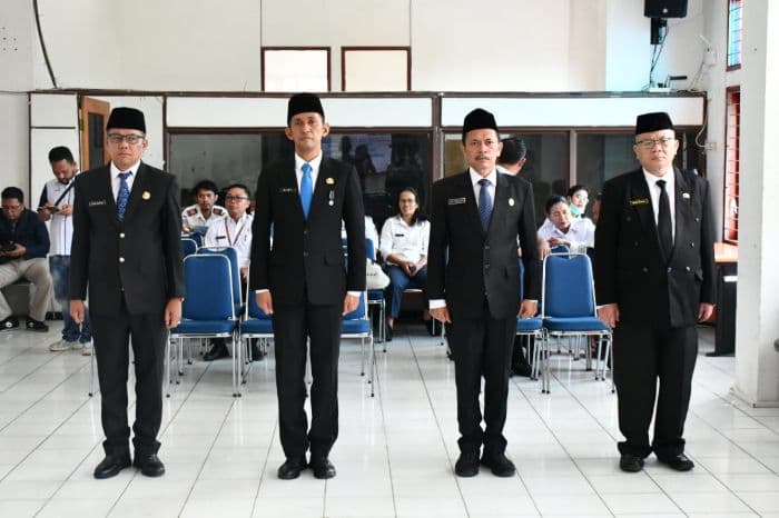 bupati_toba_lantik_empat_pejabat_eselon_ii_cek_namanya