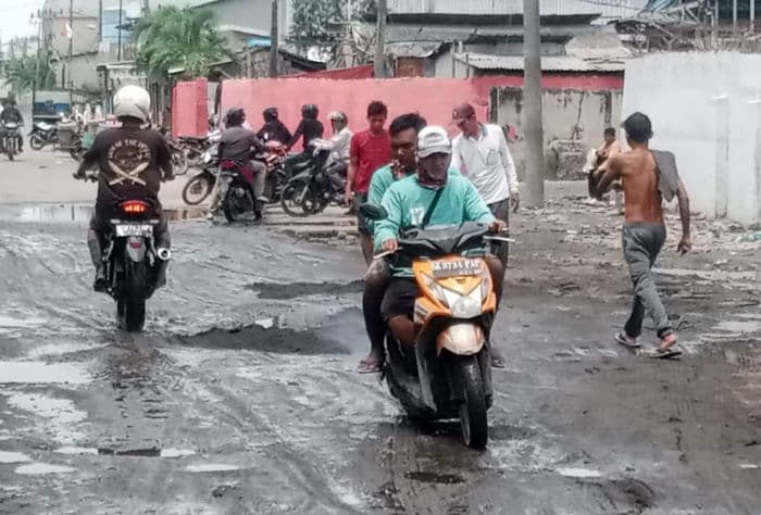 penjual_ikan_tewas_di_jalan_pelabuhan_raya_medan_diduga_terjatuh_dan_terlindas_truk
