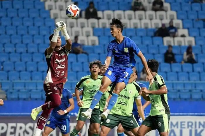 pss_sleman_tumbangkan_persiba_balikpapan_21_gustavo_tocantins_cetak_dua_gol_dan_kartu_merah