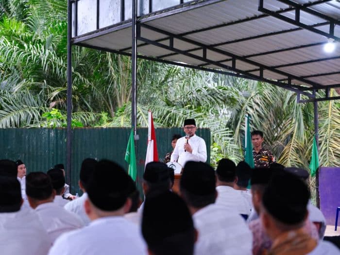 bupati_labusel_buka_pkpnu_ii_dorong_kader_nu_militan_dan_siap_mengabdi_untuk_umat