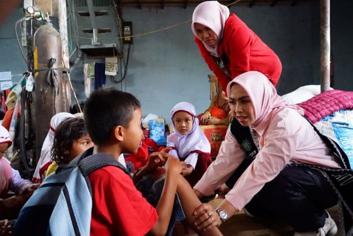 curahan_hati_anak_korban_bencana_tapsel_bupati_labuhanbatu_janji_beri_dukungan_pemulihan
