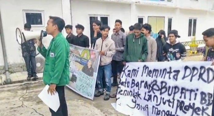 gembara_desak_dprd_batu_bara_usut_dugaan_kelalaian_tiga_proyek_pemerintah_yang_rugikan_petani