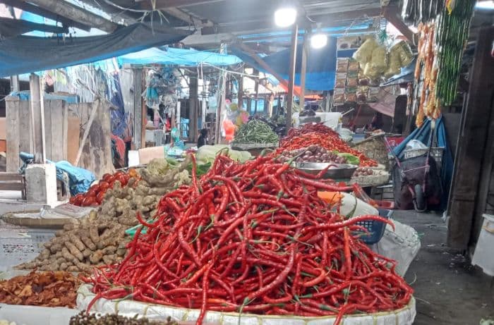 harga_bahan_pokok_di_balige_stabil_jelang_nataru_cabai_dan_ikan_laut_naik_hingga_rp10_ribu