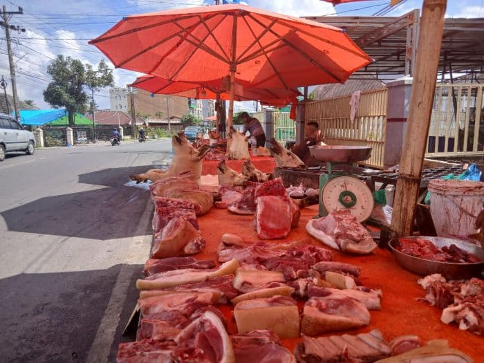 harga_daging_babi_di_simpang_ski_rp60000_per_kg_pedagang_dekat_natal_kemungkinan_naik