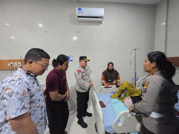kapolres_labusel_jenguk_korban_kecelakaan_jalinsum_dan_imbau_warga_waspada_di_jalur_rawan