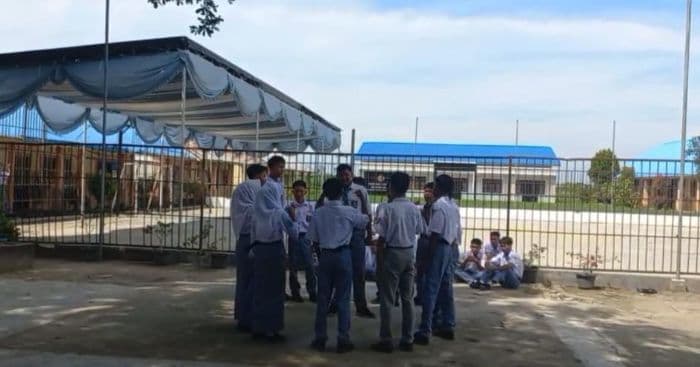 orang_tua_siswa_sma_jaya_krama_keluhkan_harga_sampul_raport_rp60_ribu