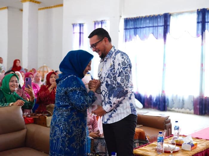 peringatan_hari_ibu_ke97_di_labusel_bupati_fery_tegaskan_peran_strategis_perempuan_menuju_indonesia_emas_2045