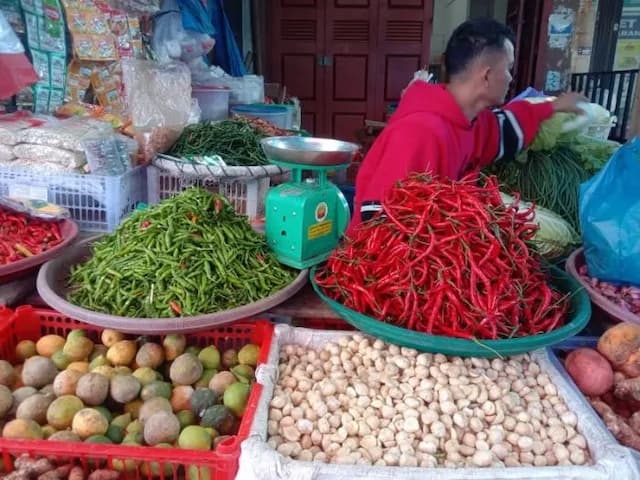 harga_cabai_merah_turun_pedagang_kuliner_di_toba_sumringah