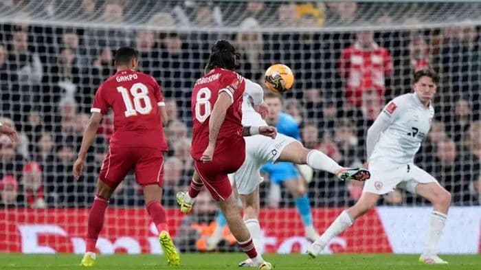 liverpool_vs_barnsley_41_drama_gol_indah_blunder_fatal_dan_kontroversi_di_piala_fa