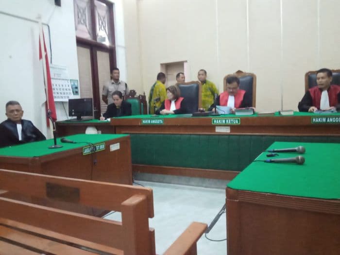 ratu_entok_alami_infeksi_saluran_kemih_hakim_kembali_tunda_sidang_tuntutan