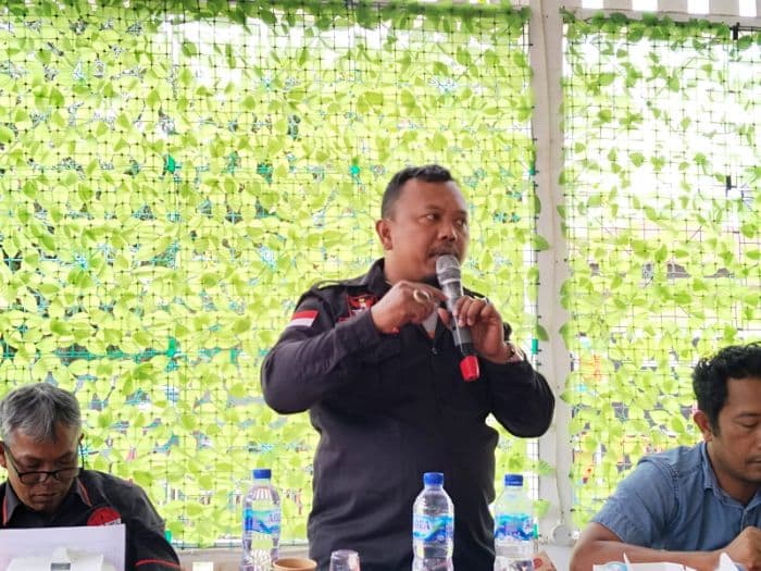 ketua_grib_jaya_samosir_kritik_wartawan_yang_berasumsi_saat_liput_proyek_pemerintah