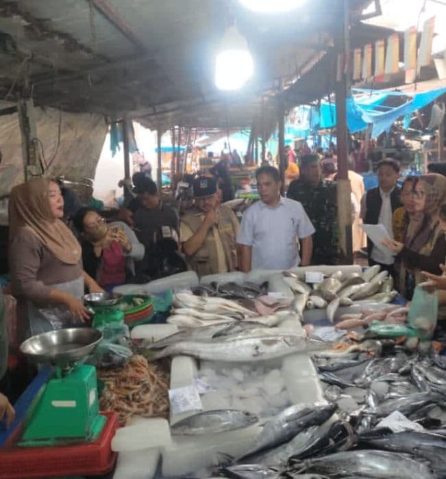 polres_tebing_tinggi_pantau_harga_13_bapokting_jelang_ramadan