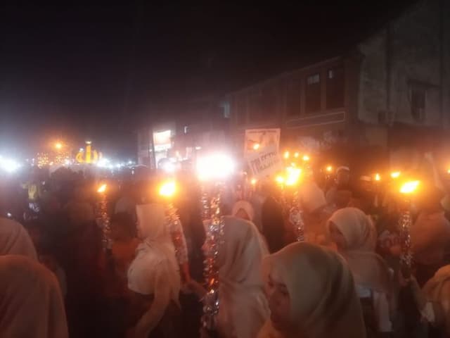 ribuan_warga_tanjung_beringin_meriahkan_pawai_obor_menyambut_ramadan