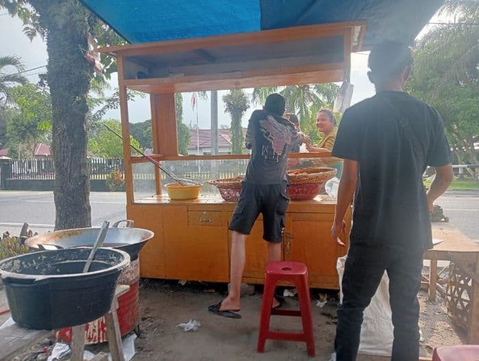 penjual_gorengan_di_lubuk_pakam_habiskan_10_liter_minyakita_per_hari