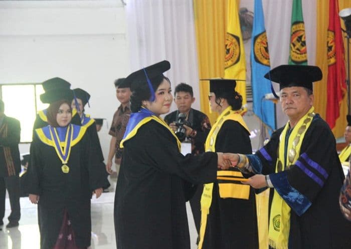 tuahman_berencana_layangkan_somasi_usai_dicopot_dari_dekan_ekonomi_usi
