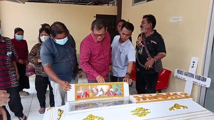 anggota_dprd_tebing_tinggi_pilu_lepas_putri_bungsunya_yang_meninggal_di_kos