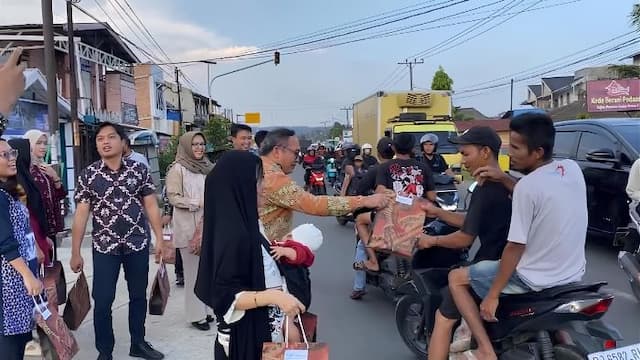 insan_bpjs_ketenagakerjaan_padangsidimpuan_gelar_employee_volunteering_berbagi_takjil_di_ramadan