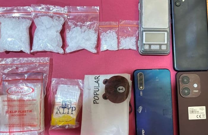 polres_labusel_amankan_dua_pengedar_dengan_barang_bukti_13290_gram_sabu