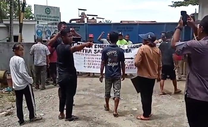 setahun_tak_terima_gaji_puluhan_pekerja_geruduk_pt_msn_di_deli_serdang_