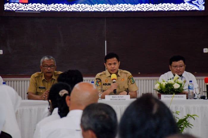 buka_pelatihan_pemeriksaan_blud_wabup_adlin_tekankan_integritas_dalam_pengawasan_