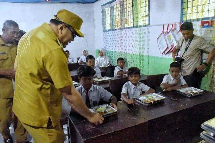 bupati_deli_serdang_tinjau_program_makan_bergizi_libatkan_petani_lokal_tekan_inflasi